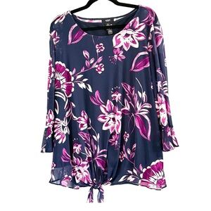 ☘️ 3/$17 Alfa Navy and Purple Floral Blouse